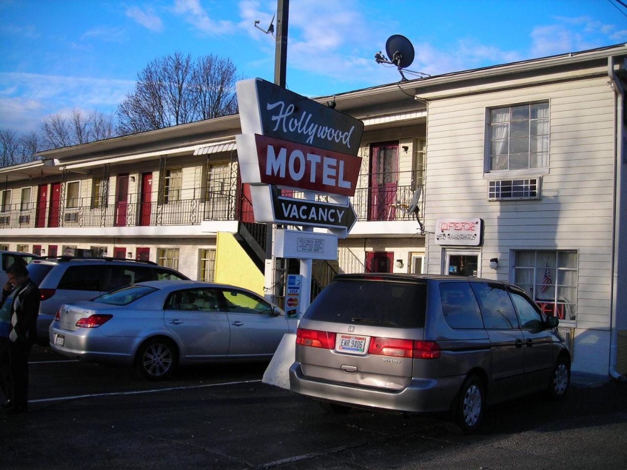 Hollywood Motel Kenova Exterior photo