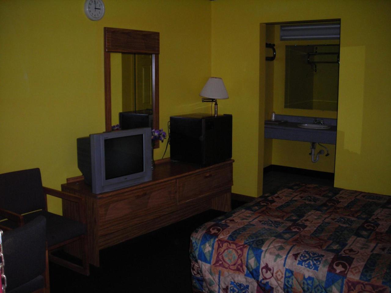 Hollywood Motel Kenova Room photo