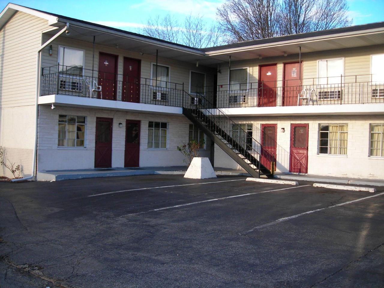 Hollywood Motel Kenova Exterior photo